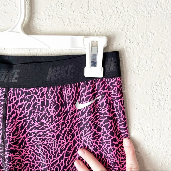 Nike Leggings Women's Medium Golf Pink Black Reef Print Logo Waist Athleisure - Picture 5 of 9